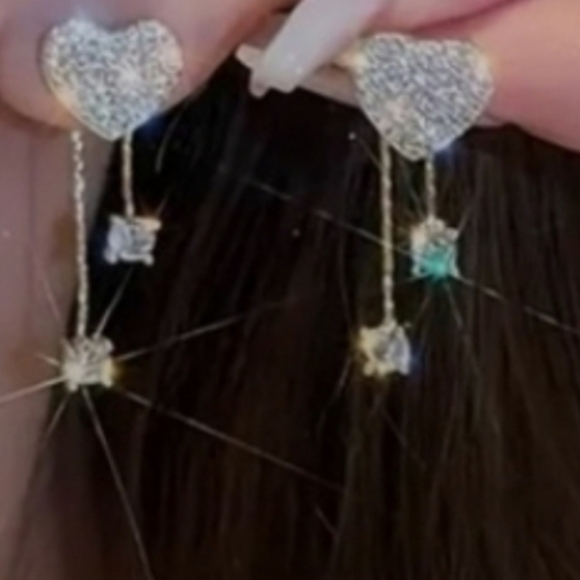 Valentine's Day Rhinestone Hearts Dangle Earrings NEW in package - Picture 8 of 9